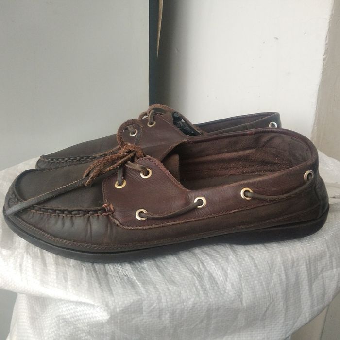 Продам фирменную обувь.