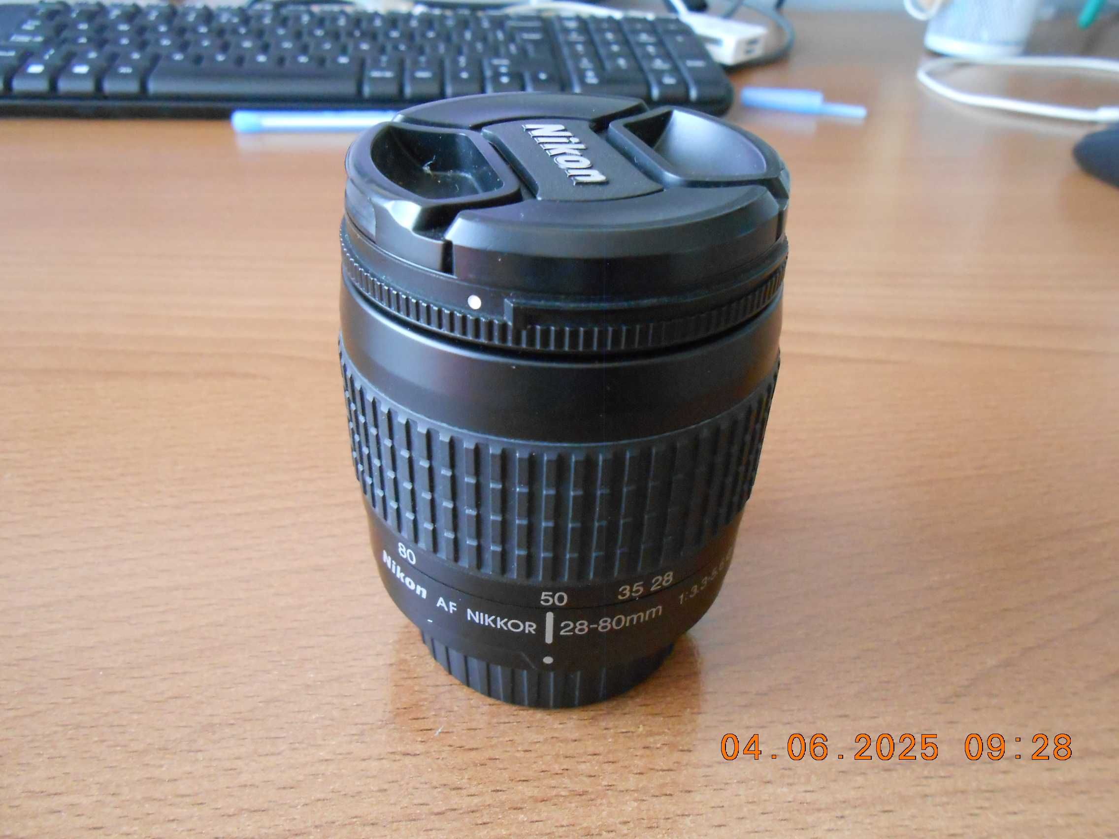 Nikon D7500 Aparat Foto DSLR Body, cu Obiectiv Nikon AF NIKKOR 28-80mm