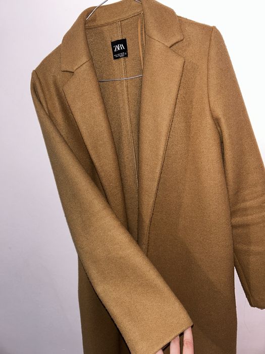 Palton bej Zara de toamna