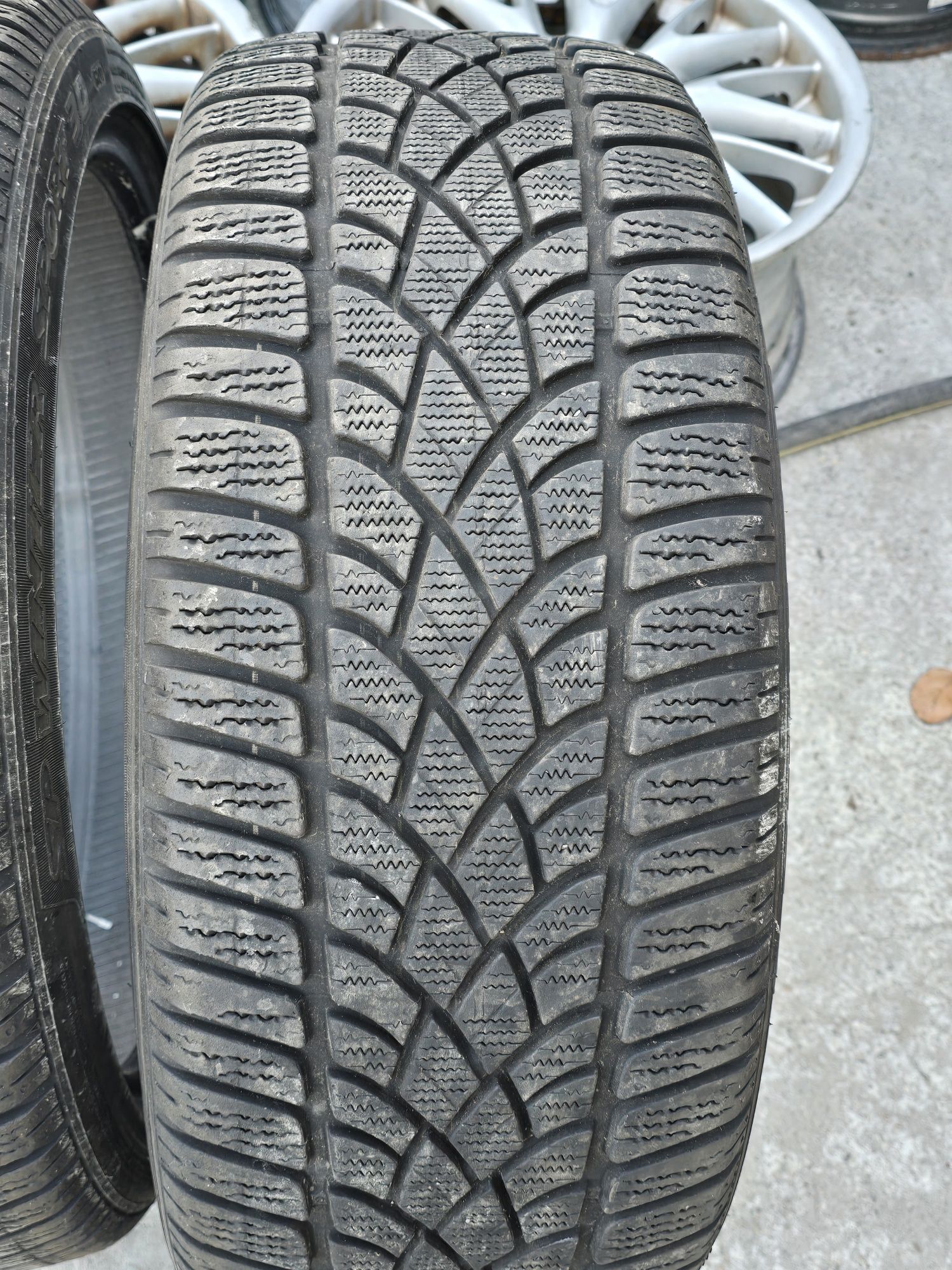 2 Броя 235/40/19 Dunlop 6,8mm
