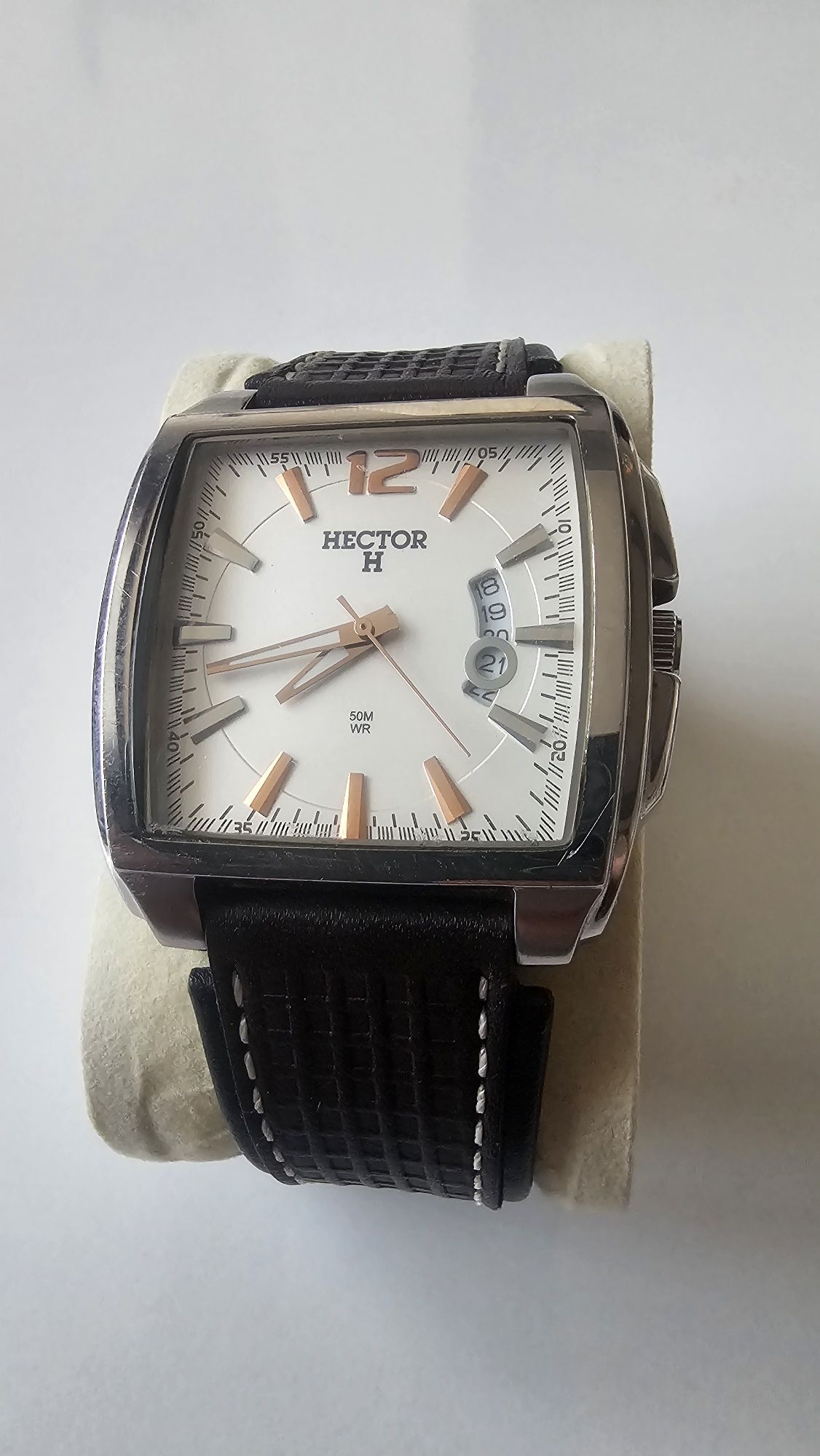 Часовници Invicta и Hector H