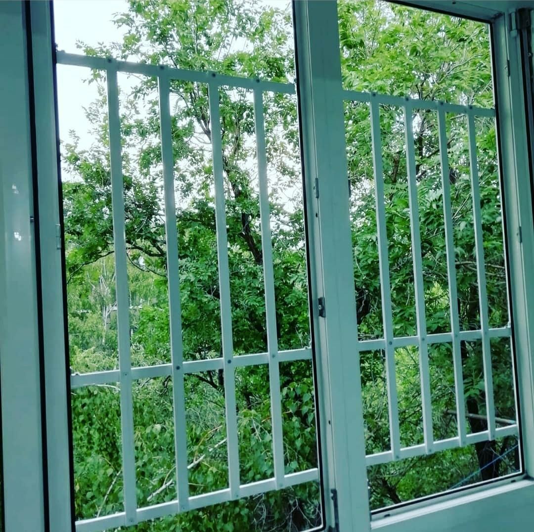 Решетки на окна Москитные сетки пластиковые окна