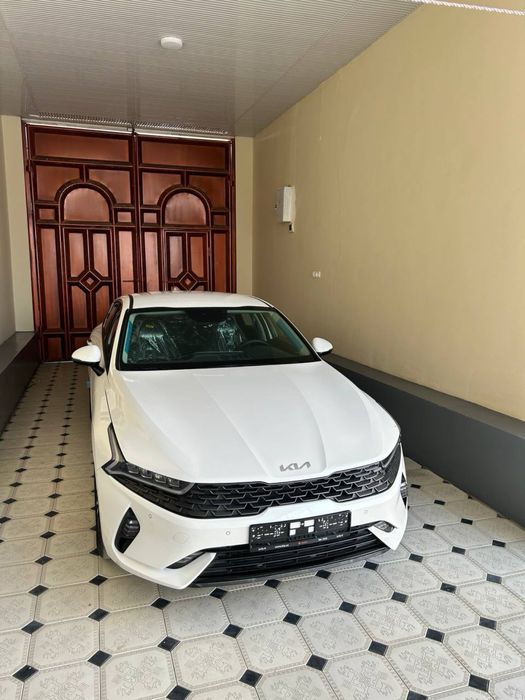Kia k5 sotiladi 8000km yurgan