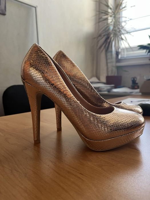 Елегантни дамски обувки