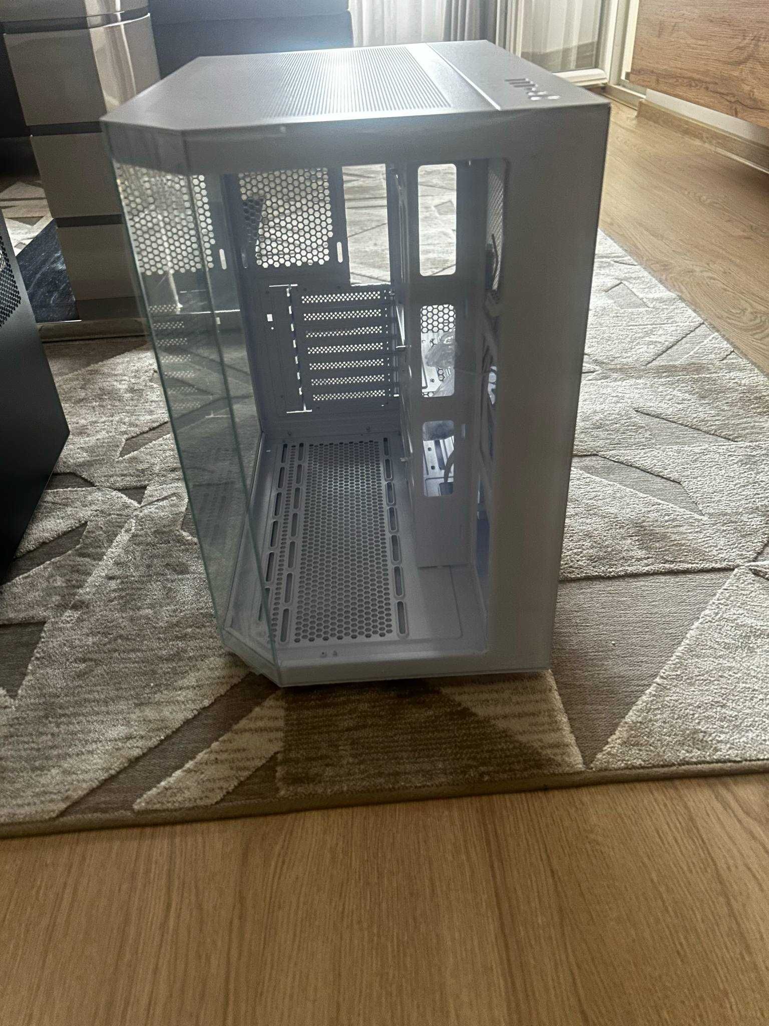Продавам PC кутия тип "Fishtank" – Бяла (400 лв)
