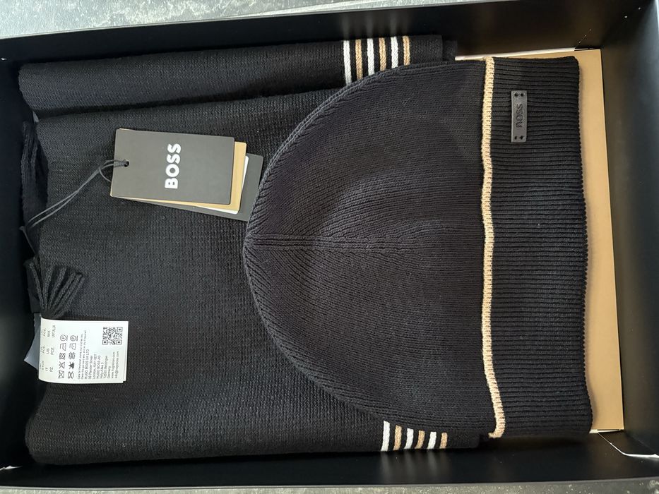 Мъжки коплект шапка и шал Hugo Boss