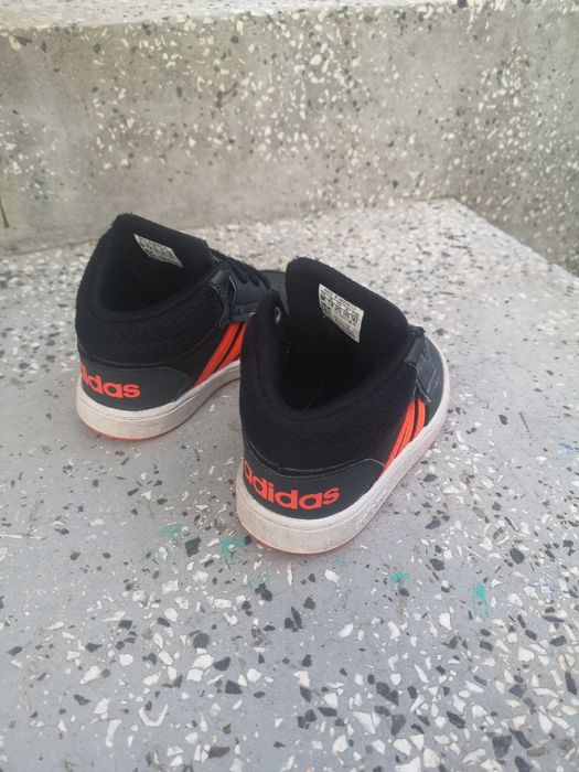Маратонки Adidas...