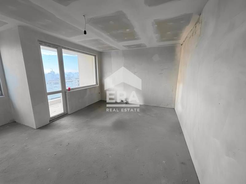 Продава се Четиристаен апартамент в Варна, м-т Кочмар - 194 кв.м за 1341 €/кв.м - Снимка #2