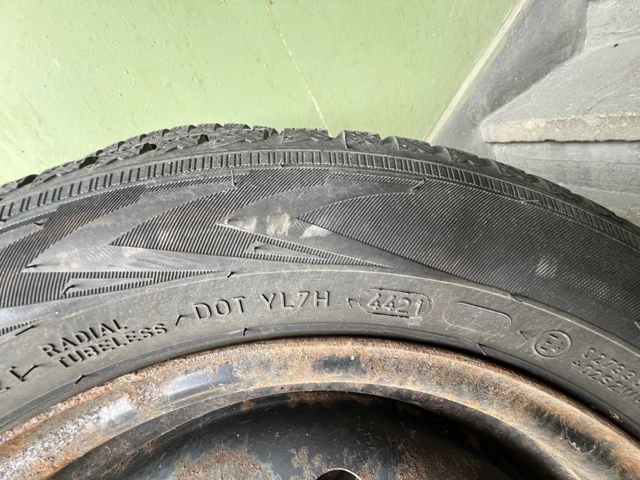 Запазени зимни гуми Nokia WR D4 175/65/14 с железни джанти 4x100 56.1