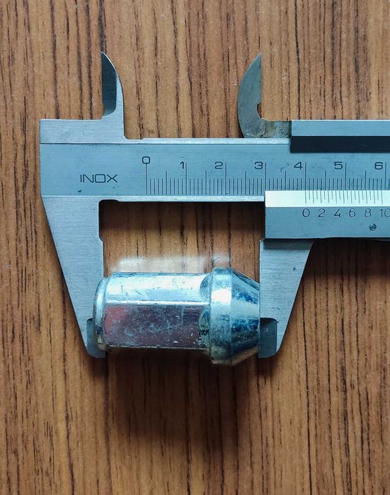 Дълги гайки за джанта, 19 ключ - 10 лв