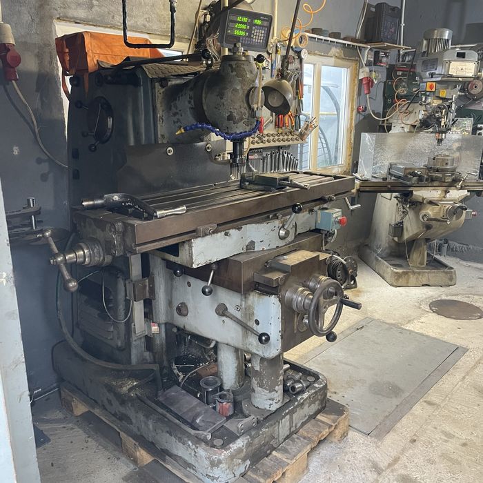 Freza metal cu avans mecanic si rigle digitale pe x,y si z