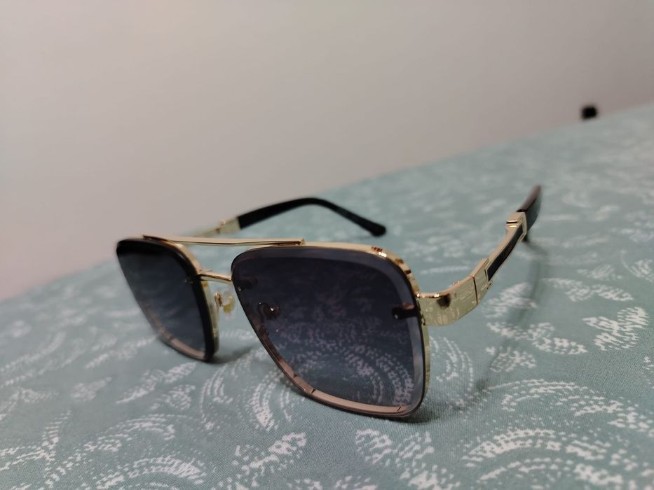 Ochelari de soare noi