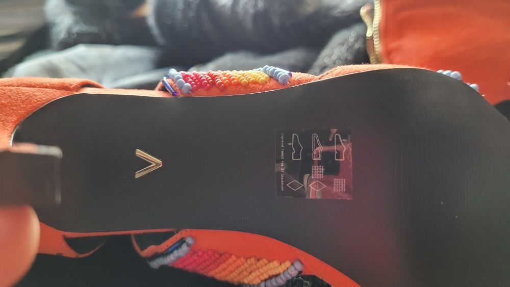 Sandale portocalii cu mărgele colorate – design deosebit, mărimea 38,5