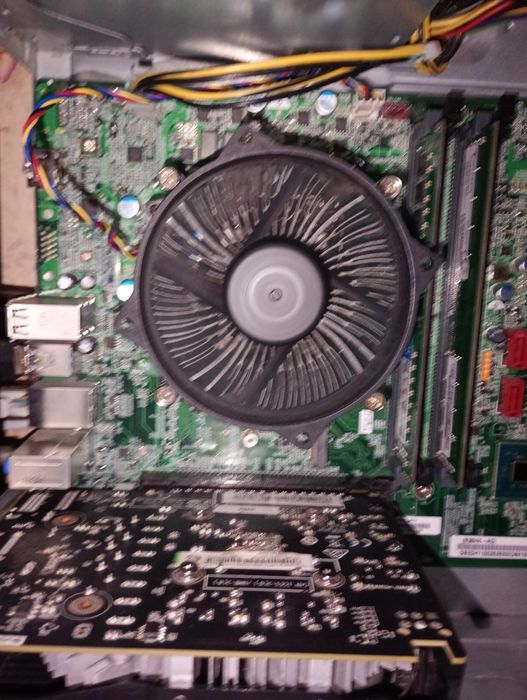 Продам материнскую плату с процессором lga 1151, i3 8100