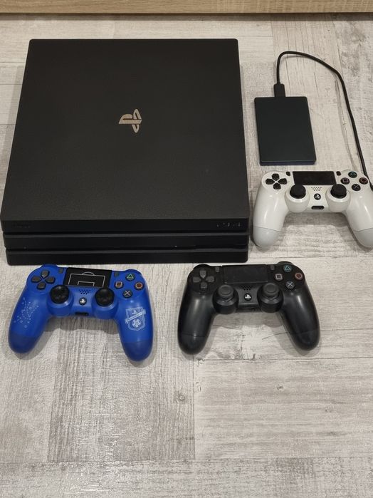 PlayStation 4 Pro + accesorii și jocuri