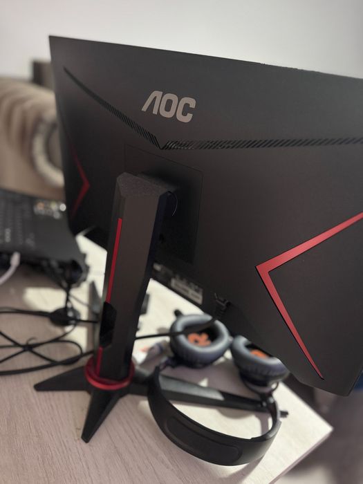 Vand monitor gaming aoc 24 165hz