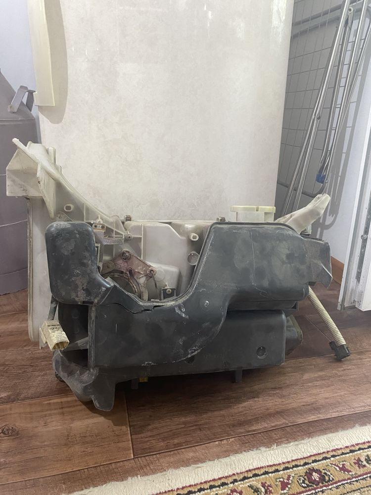 Корпус отопителя в сборе LC100/LX470