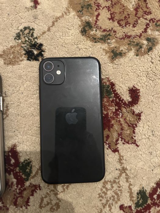 IPhone 11.                        O