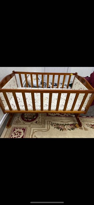 Детский кроват люлка прожается