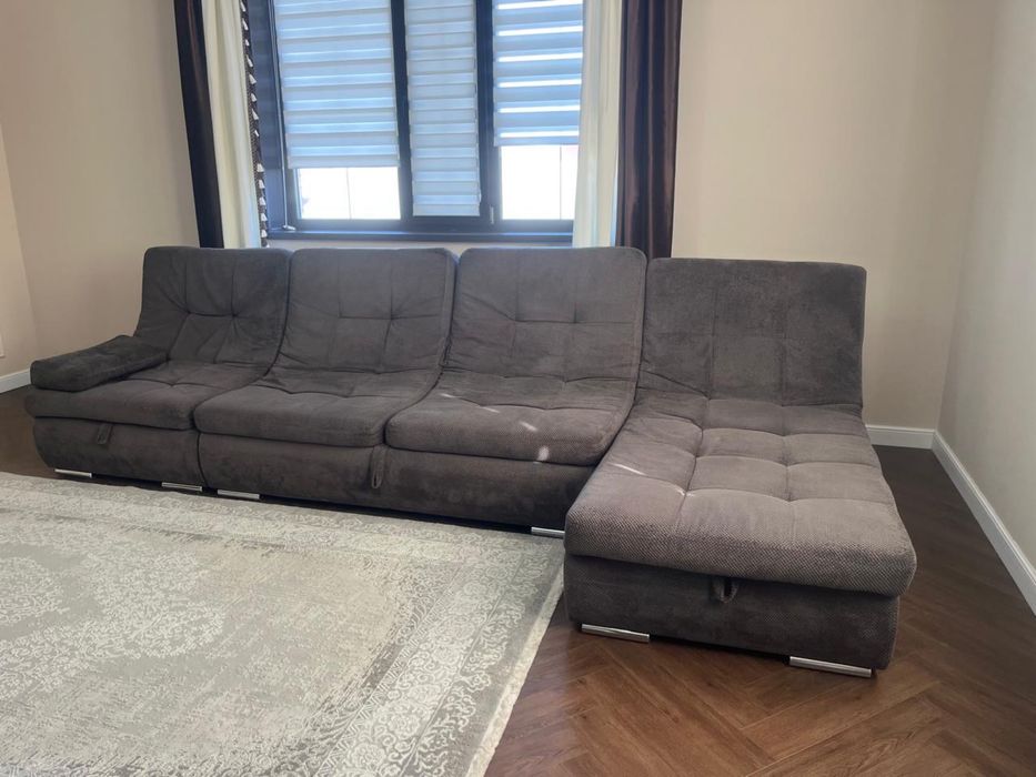 Угловой диван в хорошем состоянии