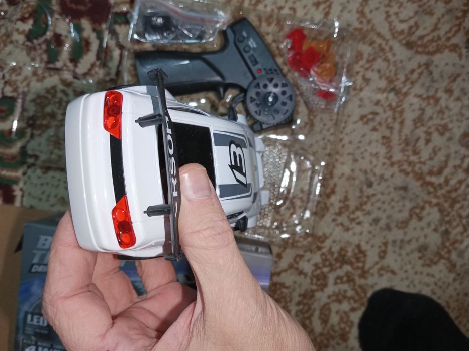 Машинка игровая на пульте