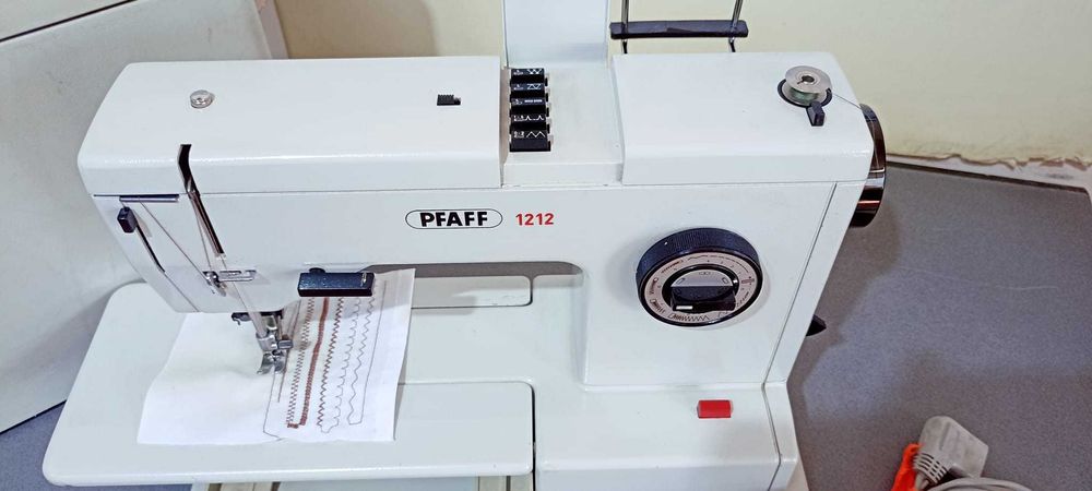 Masina de cusut Pfaff 1212 IDT