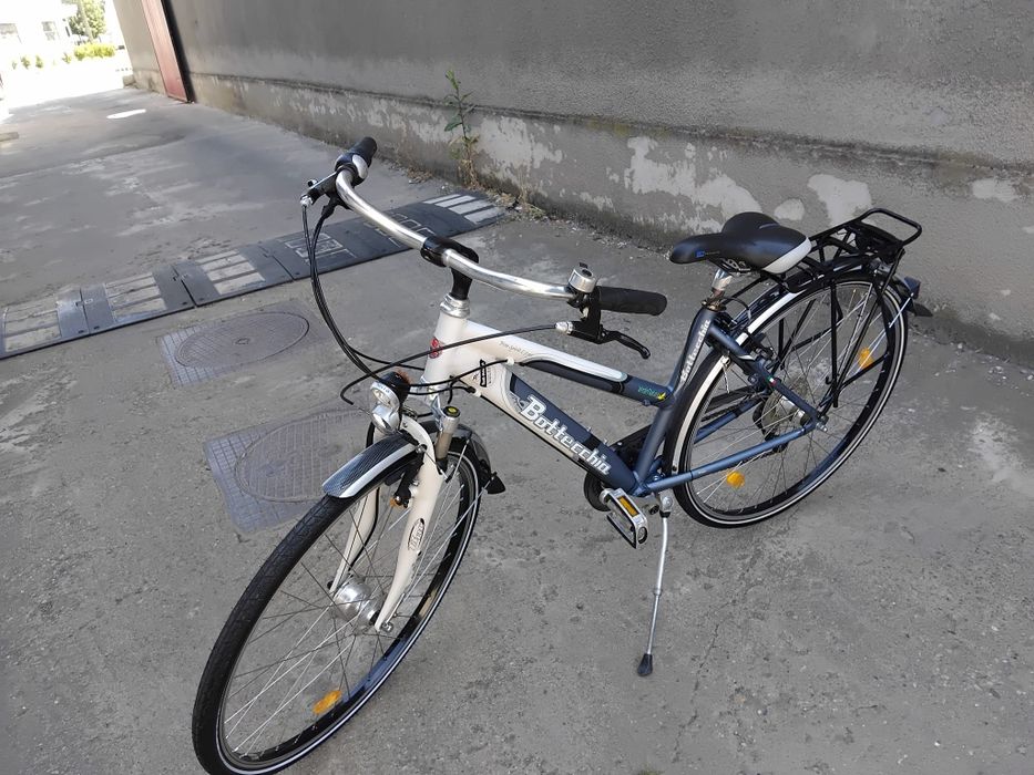 Vând bicicleta din aluminiu pentru damă
