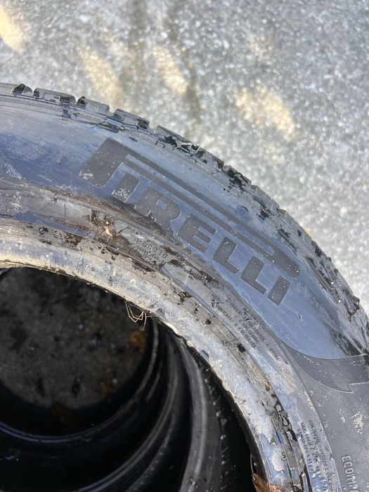 Зимни гуми 215/65/17 Pirelli dot 21.с 7 мм грайфер . Цена за всичките.
