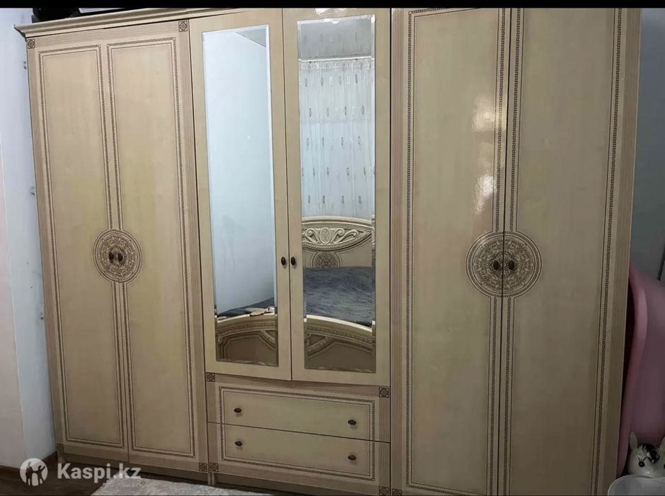 Срочно продам спальный  гарнитур