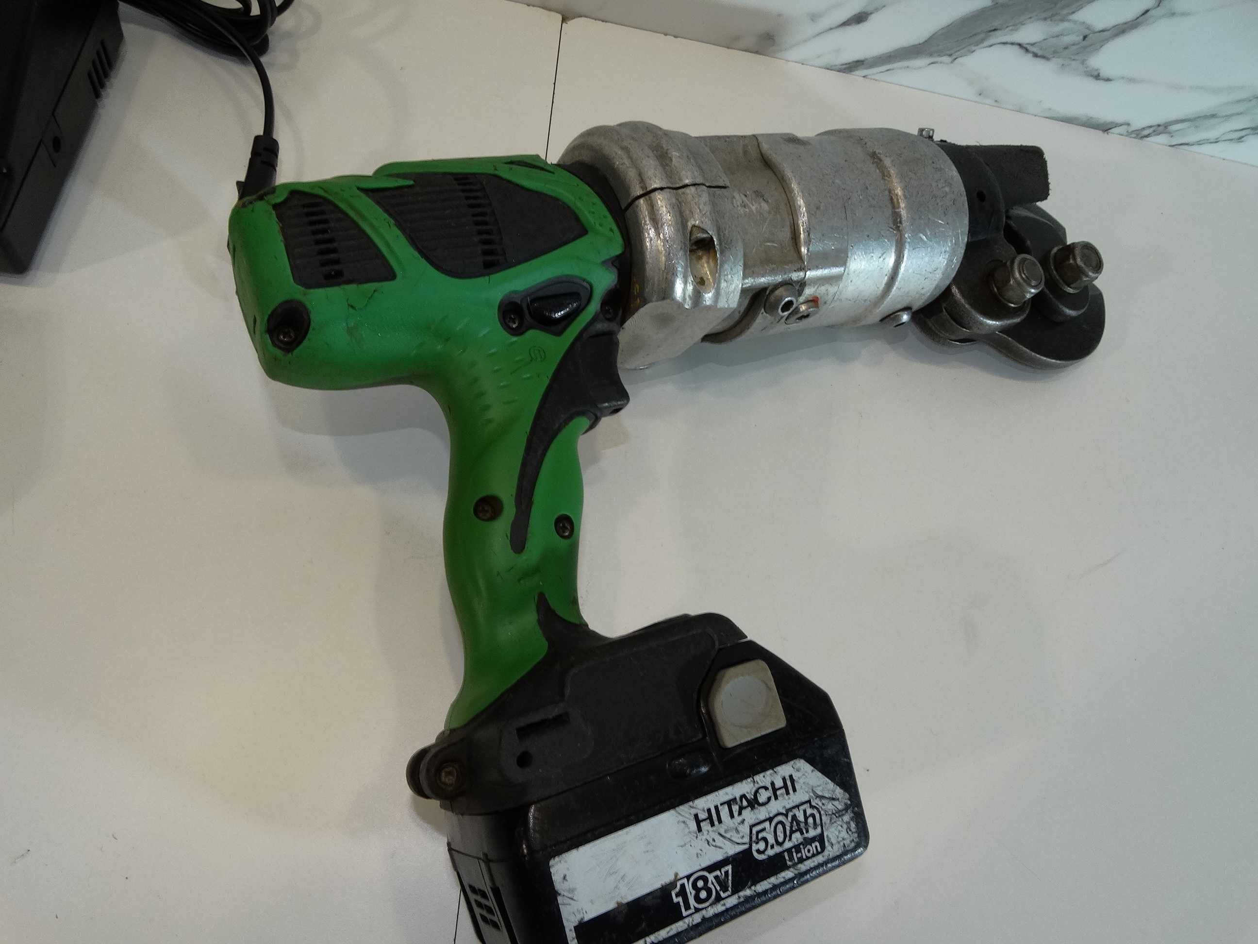 Hitachi NB 12 - Резачка за арматура до 12 мм + още една подарък