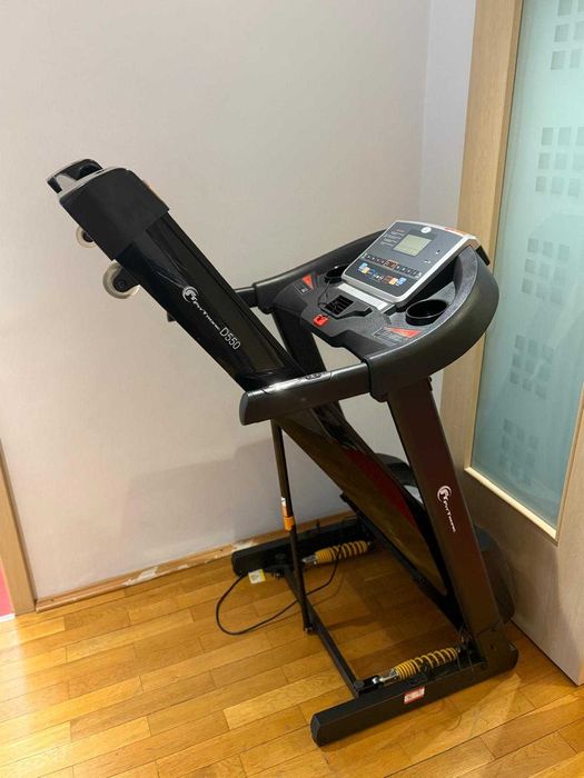 Banda de alergat FitTronic D550 - putere motor 4.0, suporta 140 kg