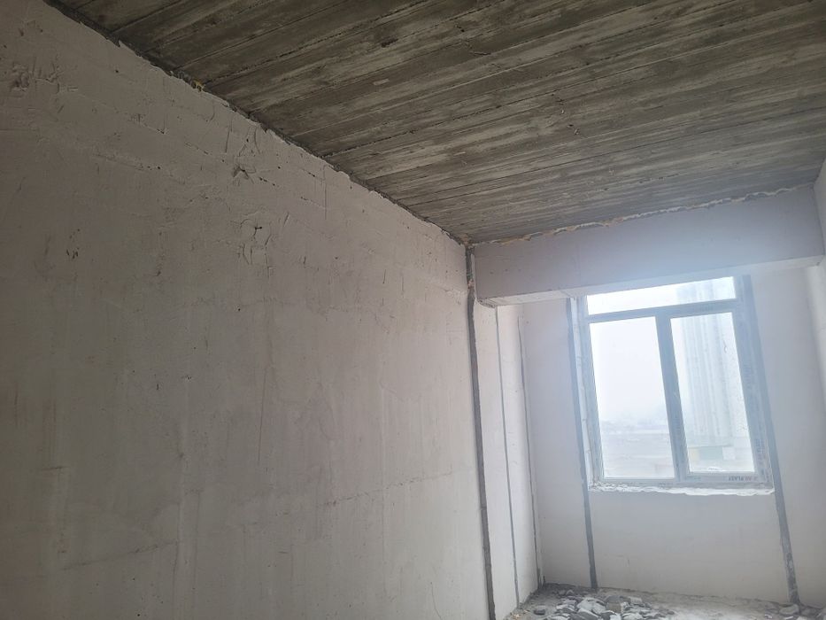 Шахар хокимияти якинида 16 этажа олдида квартира сотилади