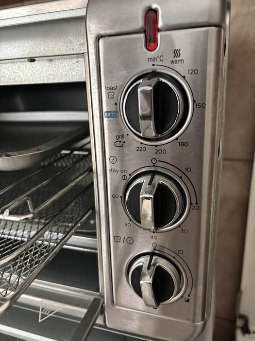 Cuptor electric cu aer circulant Express Air Fry Russel Hobbs