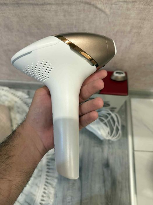 Фотоепилатор Philips Lumea 9900 BRI73/00