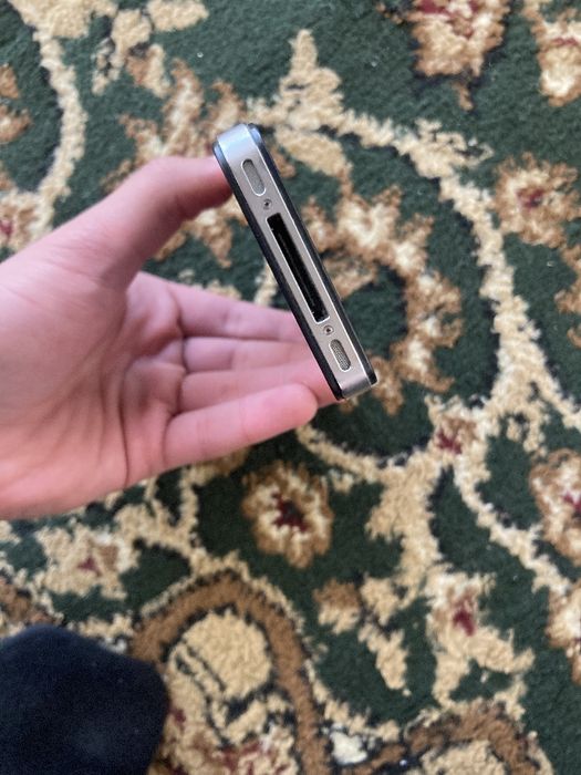 Iphone 4s в идеальном состоянии торг есть