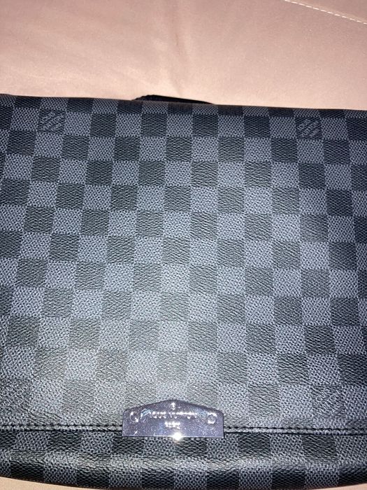 Louis vuitton чанти