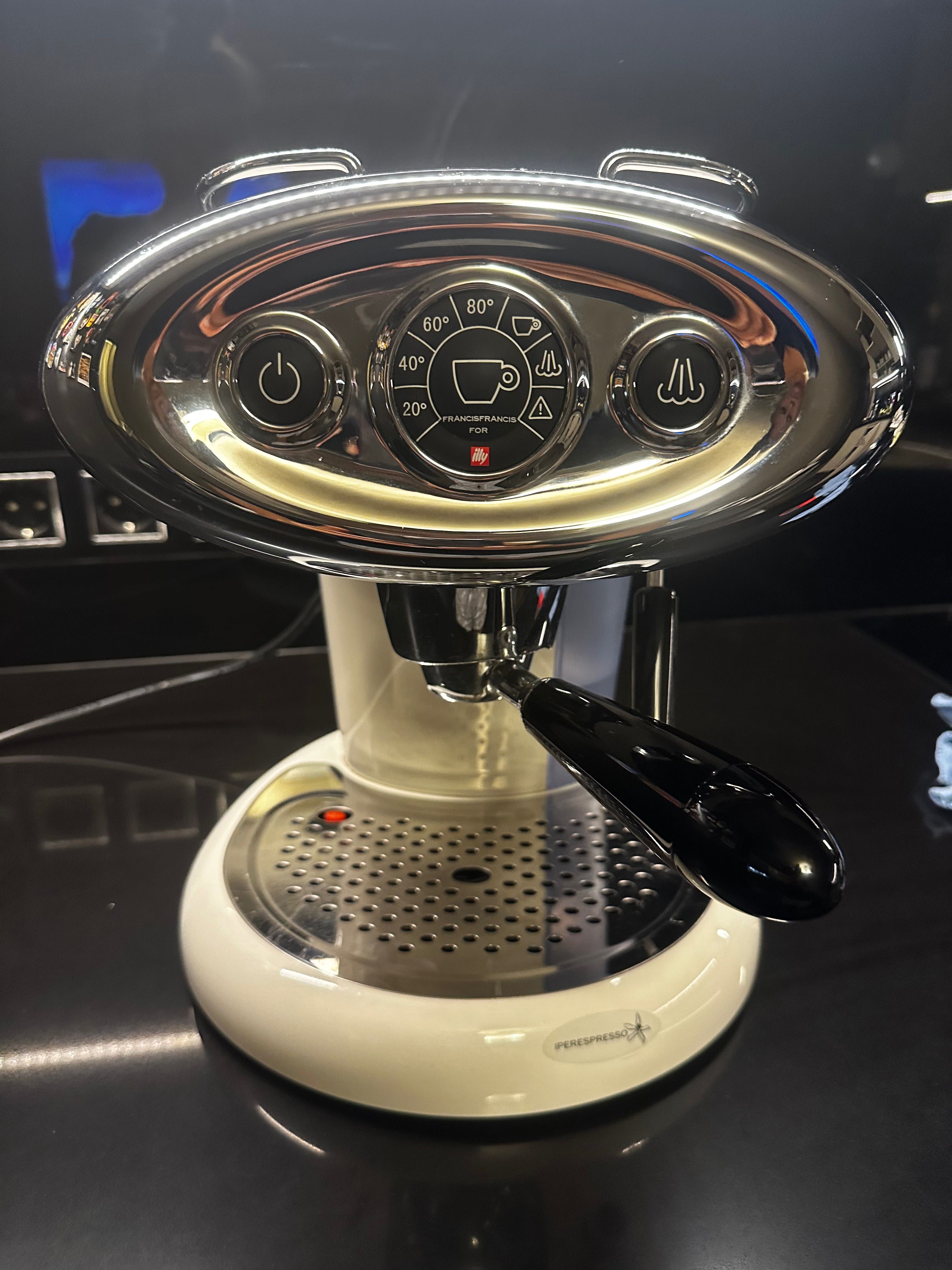 Кафе машина ILLY Iper espresso