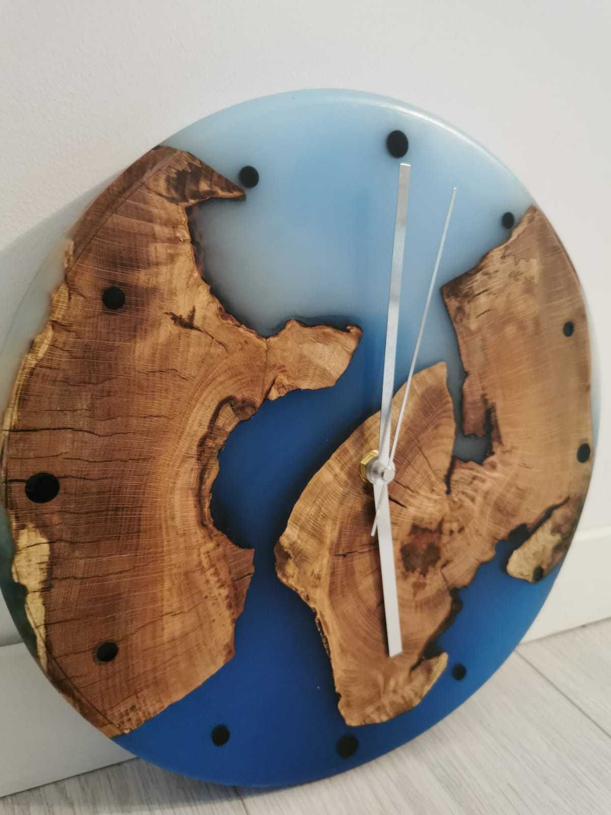 Ceas decorativ din rasina epoxitica si lemn- Handmade