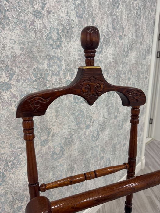 Вешалка напольная деревянная