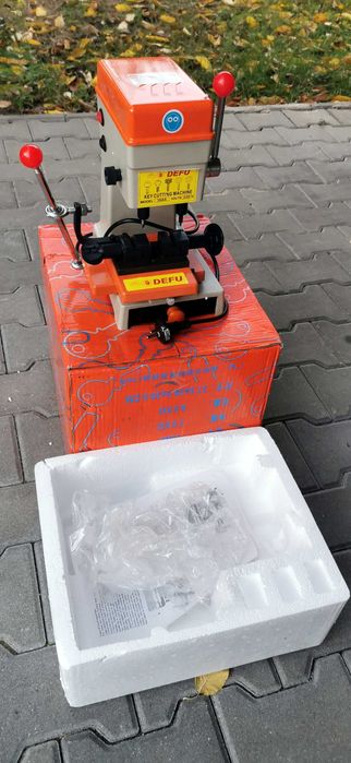 Masina de clonat, copiat  chei DEFU Verticala