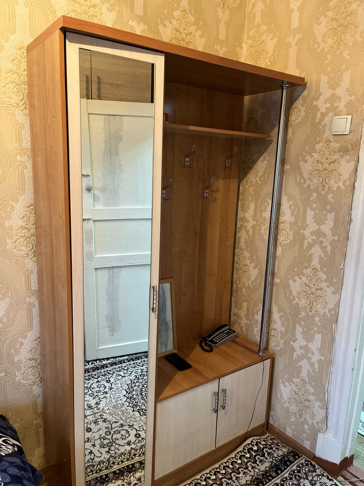 Продается шкаф для прихожей