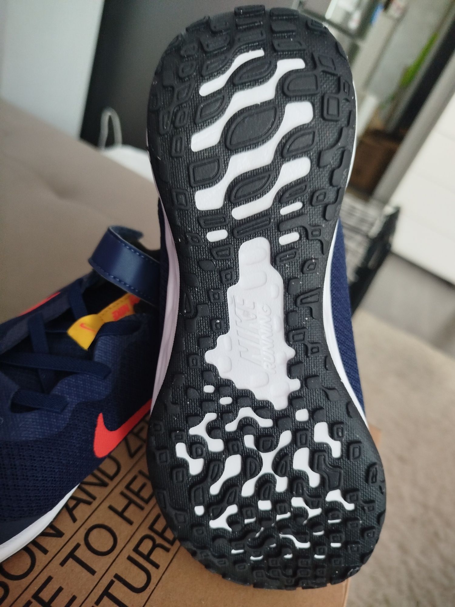 Детски маратонки NIKE REVOLUTION 6