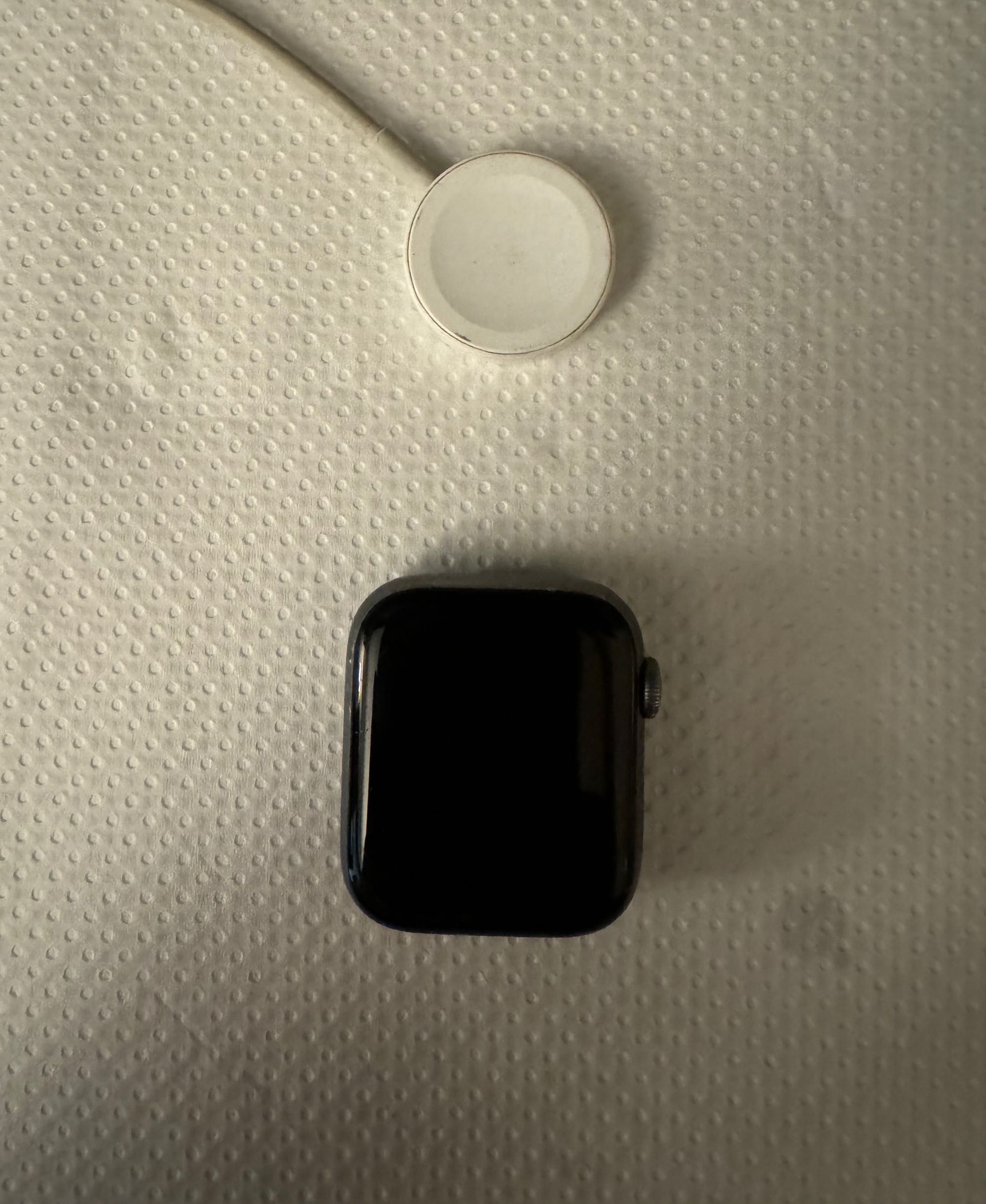 Apple Watch Series 4, 44mm Space Grey Aluminium Case + зарядно