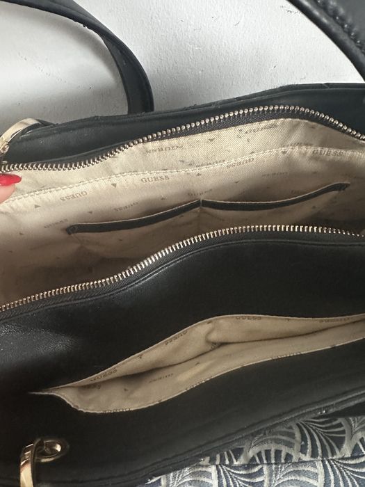 Дамска чанта GUESS