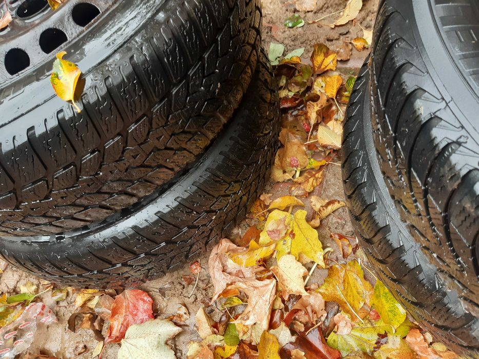 Cauciucuri cu jante de tabla