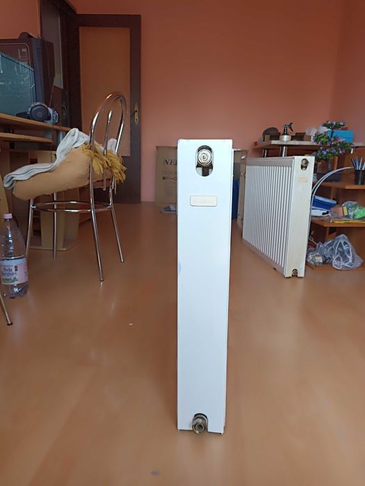 Vând radiator panou din oțel, în stare funcțională bună