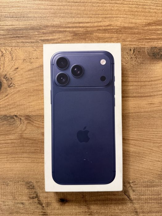 IPhone 17 PRO MAX Нов Запечатан Гаранционен ! Deep Blue - Син !