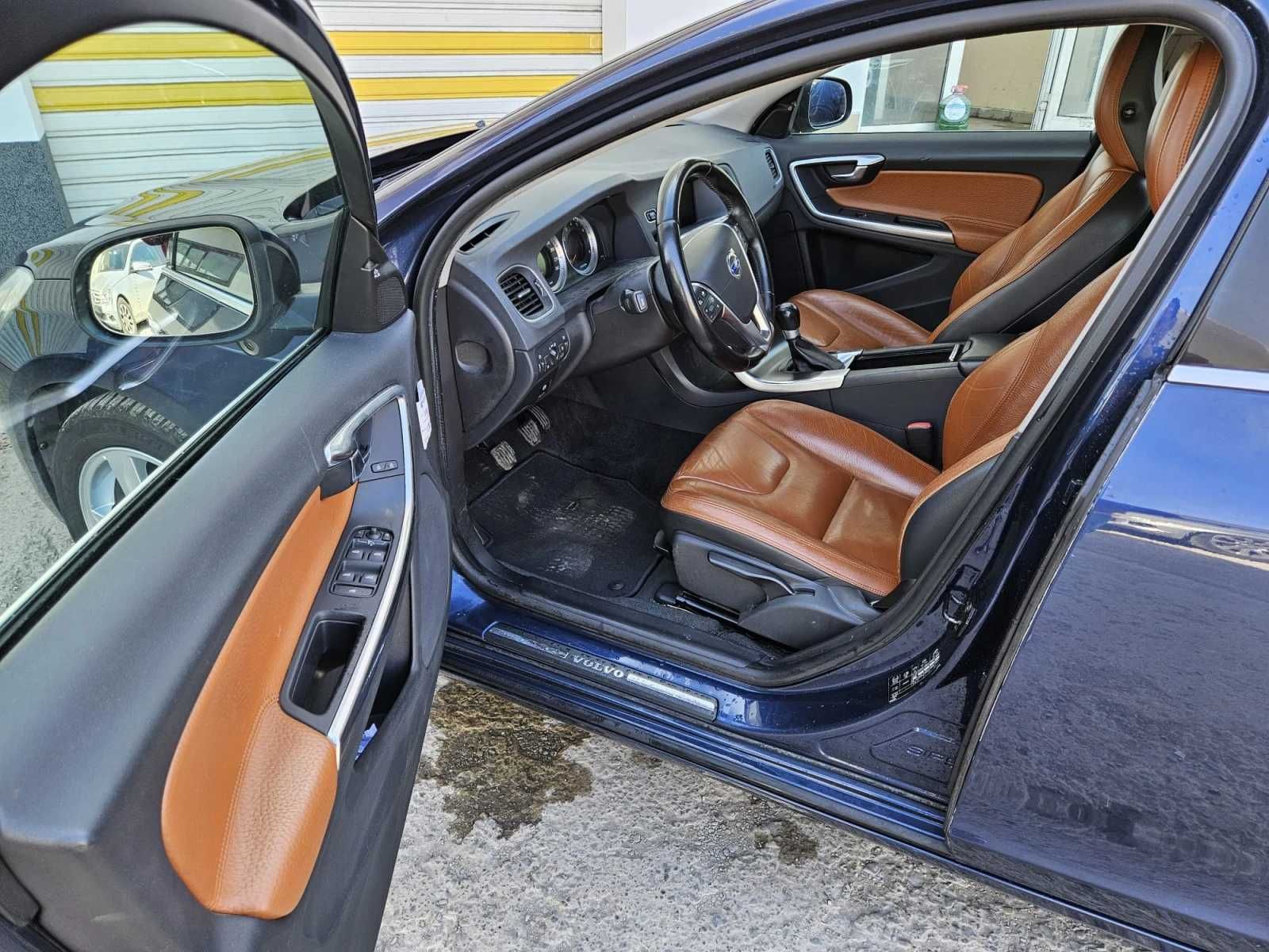 Volvo V60 2012 1,6 Бензин евро 5 150 кс