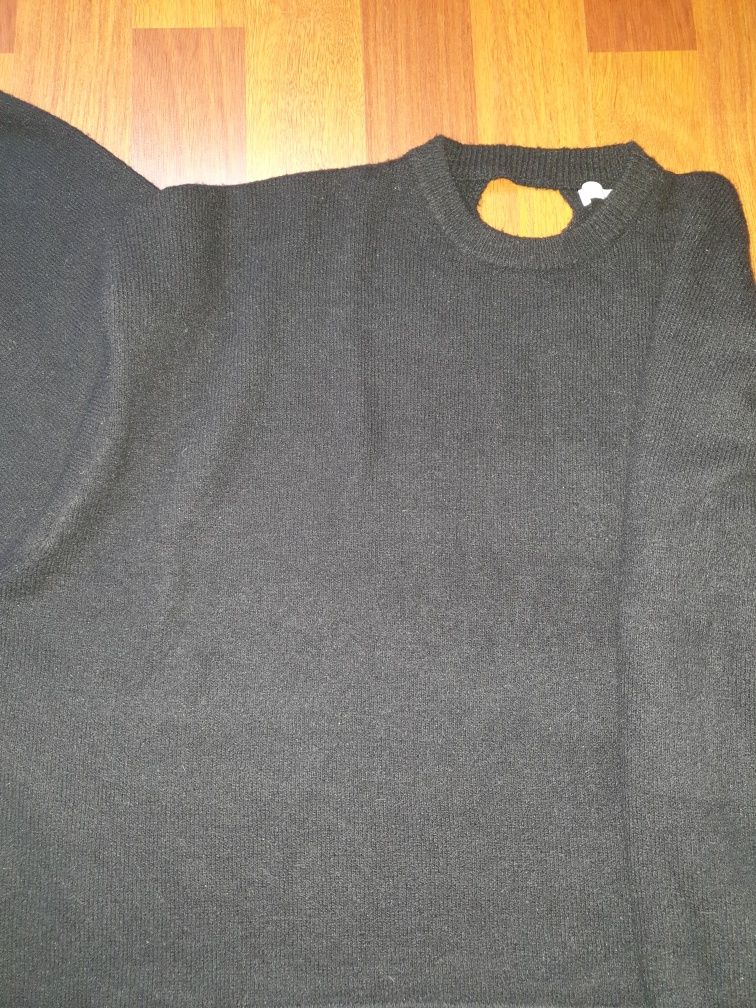 Vand pulover negru intens lana oversized pufos si usor cu maneci largi