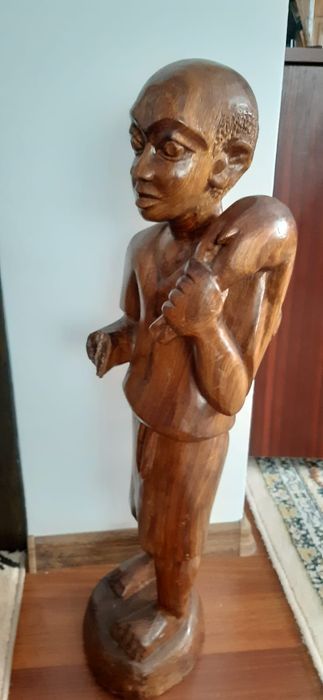 Statuie din lemn intreg sculptată manual